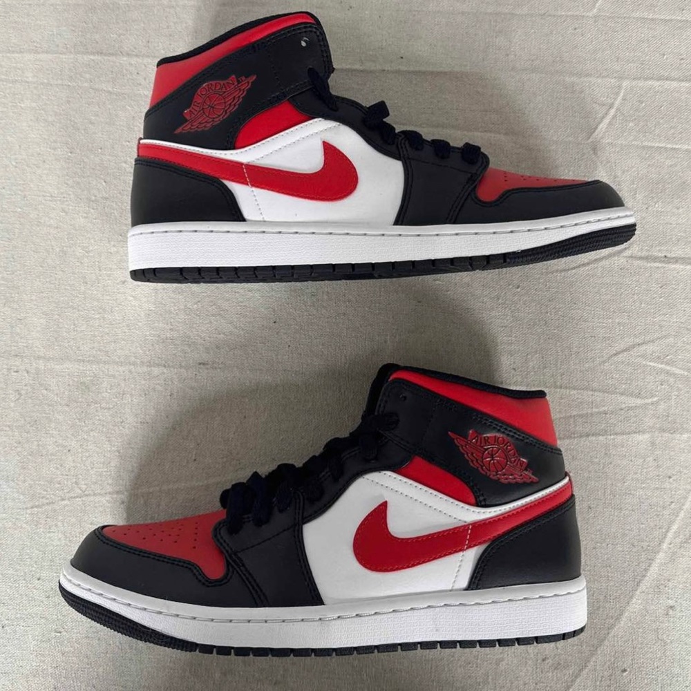Nike Air Jordan 1 Mid Bred Toe - Mens Size 9